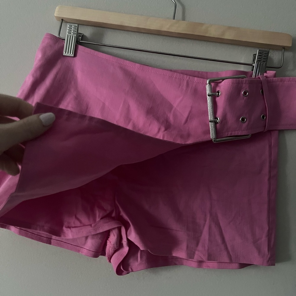 Lovers + Friends Pink Wrap Skort Buckle Detail Size Small Y2K Barbiecore - Picture 3 of 6